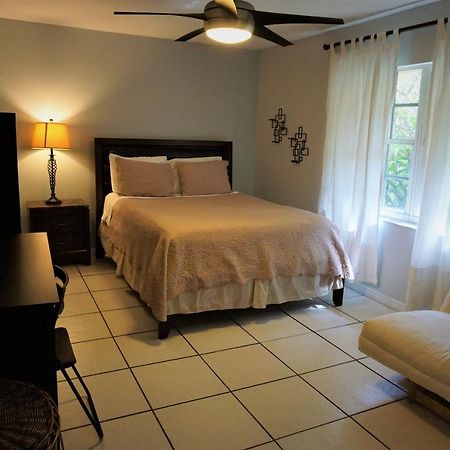 Jupiter Waterfalls - Newly Updated - Tiki Hut, Fire Pit, Kitchen, Pool Heater And More Exterior photo